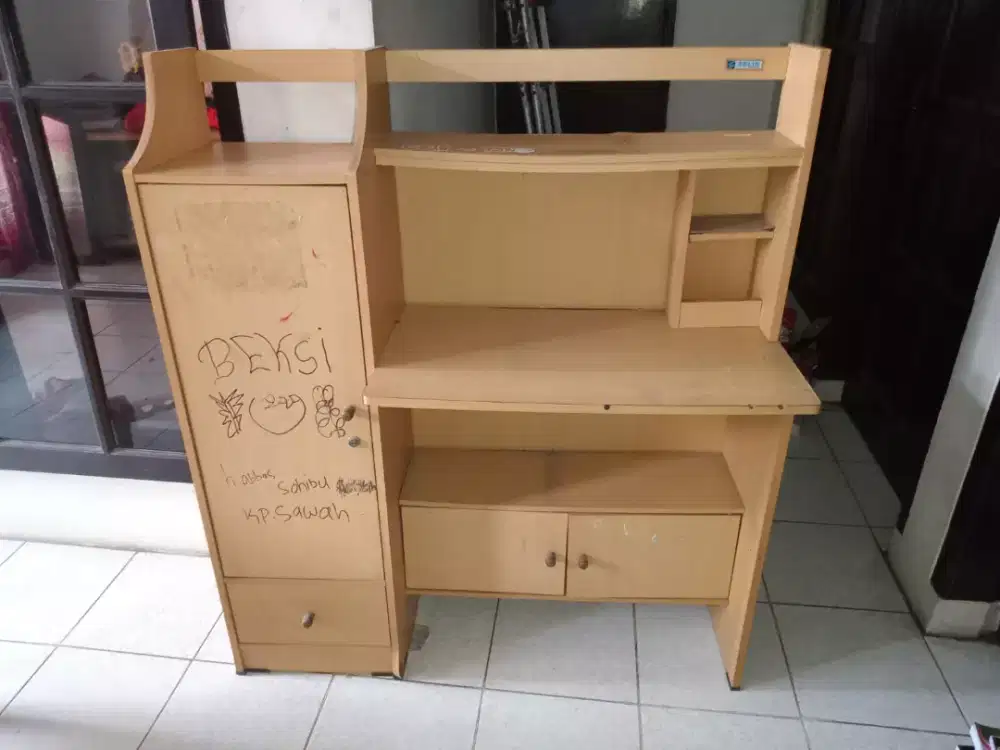 Rak Meja Belajar