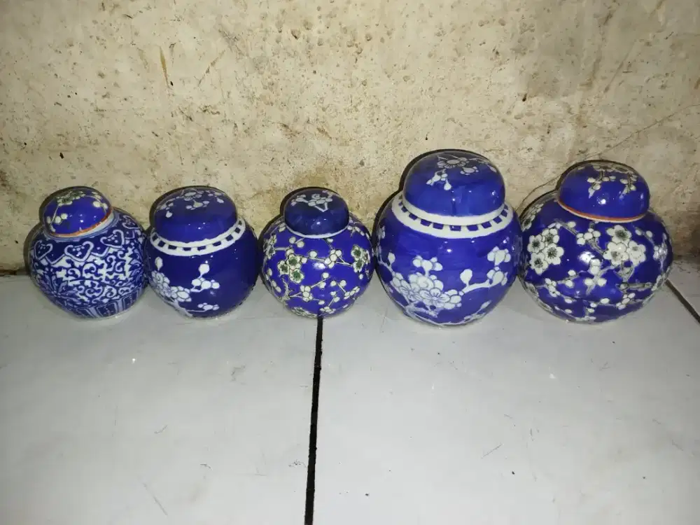 Guci Guci pajangan di jual borongan 250ribu dapet semuanya mulus nomin