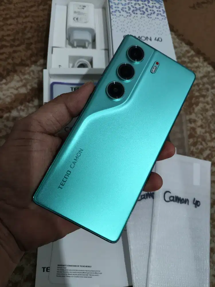 Dijual Tecno Camon 40 ram 8/256 Fullset dan mulus seperti Baru