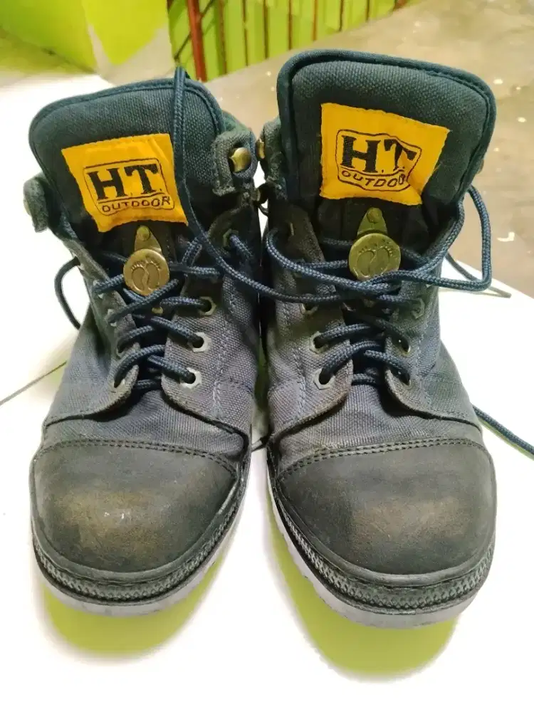 Sepatu outdoor Hang Ten size 42