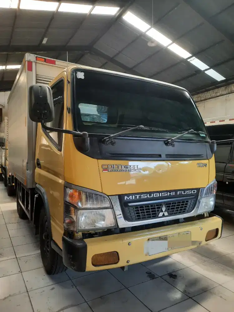 Mitsubishi colt diesel FE 71 light truk box