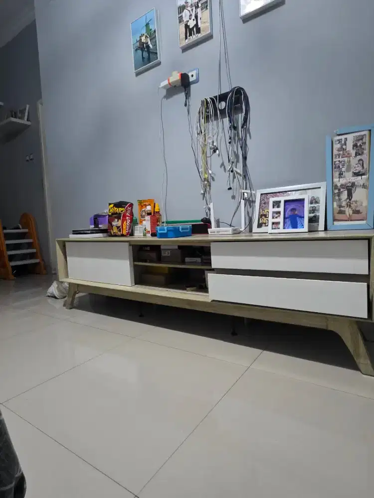 Meja tv ukuran 1.5 meter 200 rb aja
