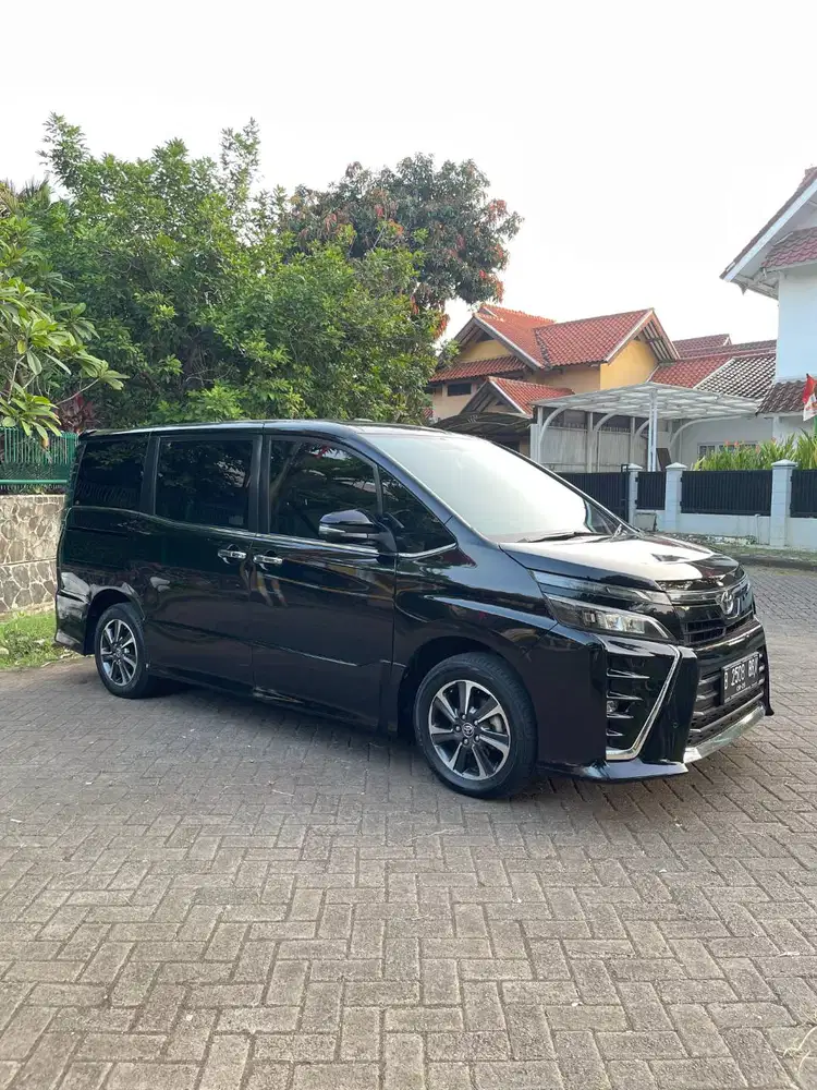 Dijual Toyota Voxy 2021