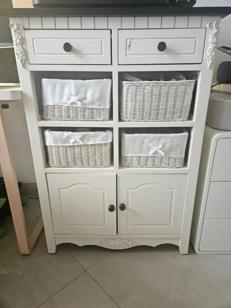 Lemari Nakas serbaguna