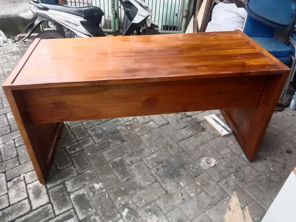 Meja kantor,meja kayu