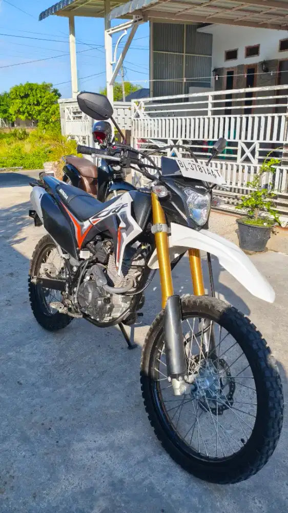 Di jual honda crf tahun 2023 masih baru motor nya