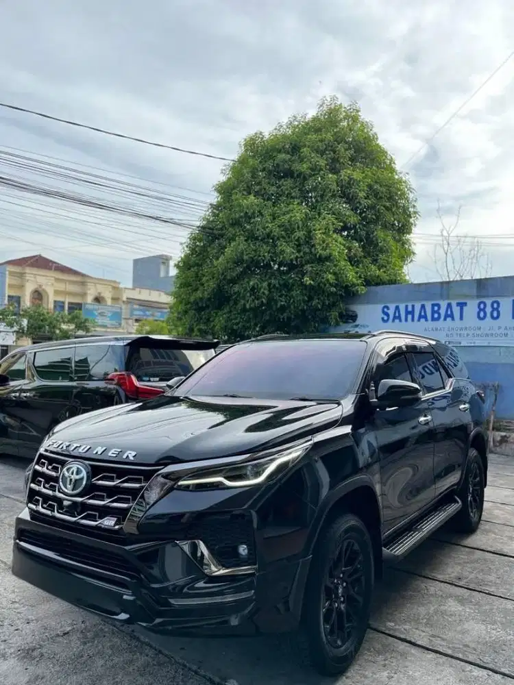 FORTUNER 2.8 GR SPORT 4X4 AT 2023 TETRADRIVE KM LOW ISTIMEWA