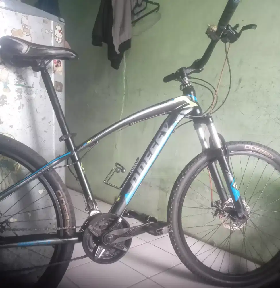 Sepeda gunung odessy UK 27,5