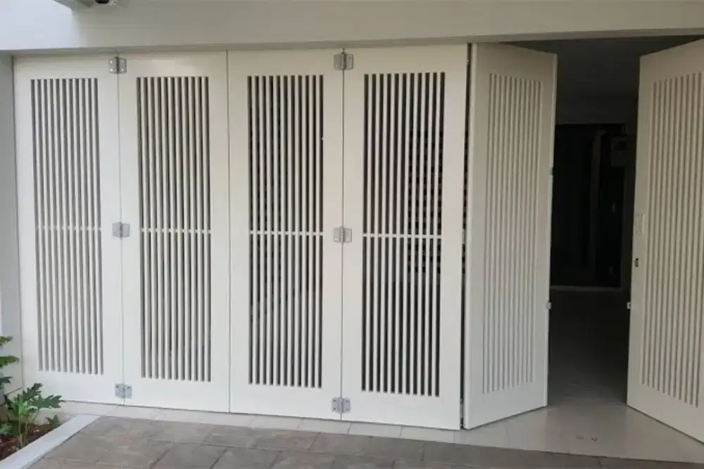 Pintu ruko adersonn