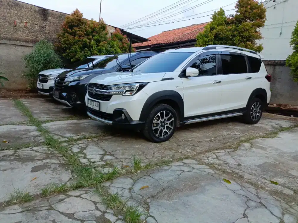 Rental mobil. Sewa mobil harian, mingguan & bulanan lepas kunci.