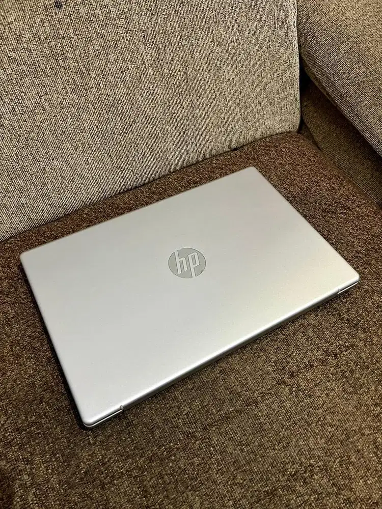 Laptop HP 14-em0222AU Mulus