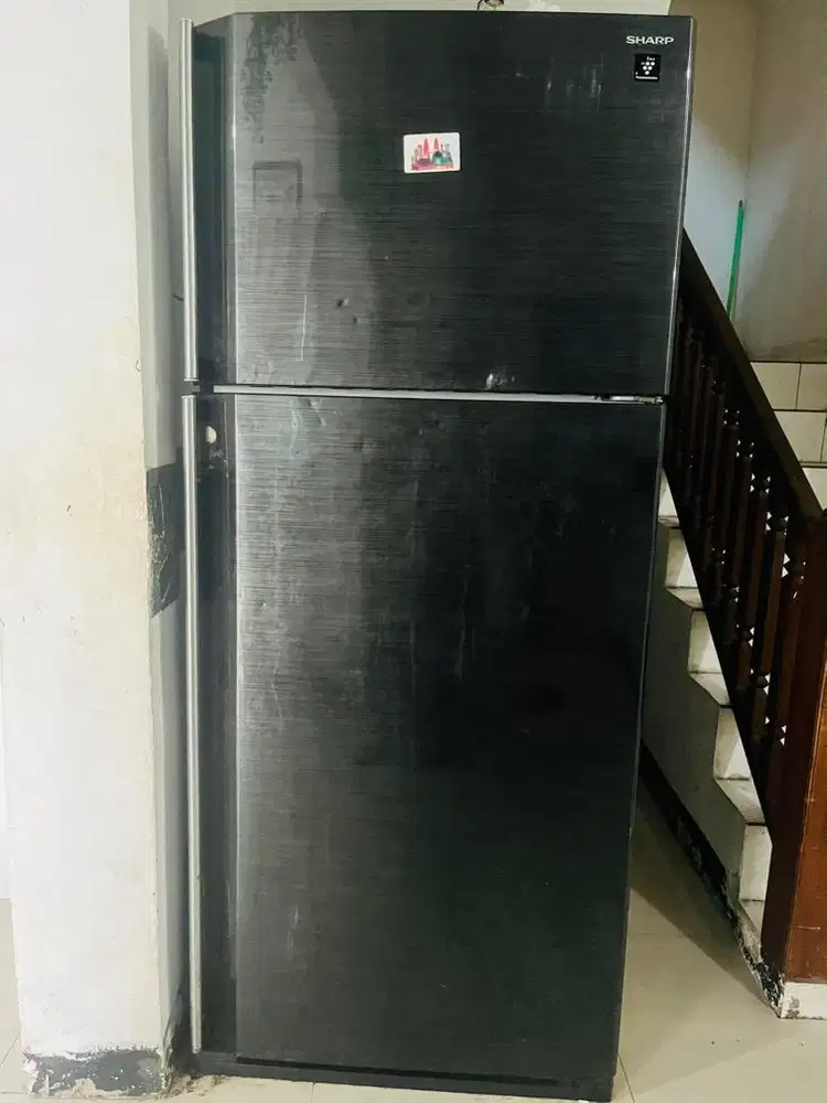 Dijual kulkas mrek sharp kondisi msh bgs bs nego