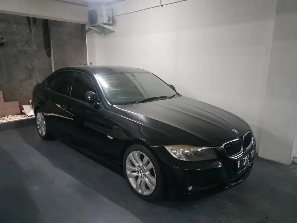 BMW 320i e90 2011 AT Low KM
