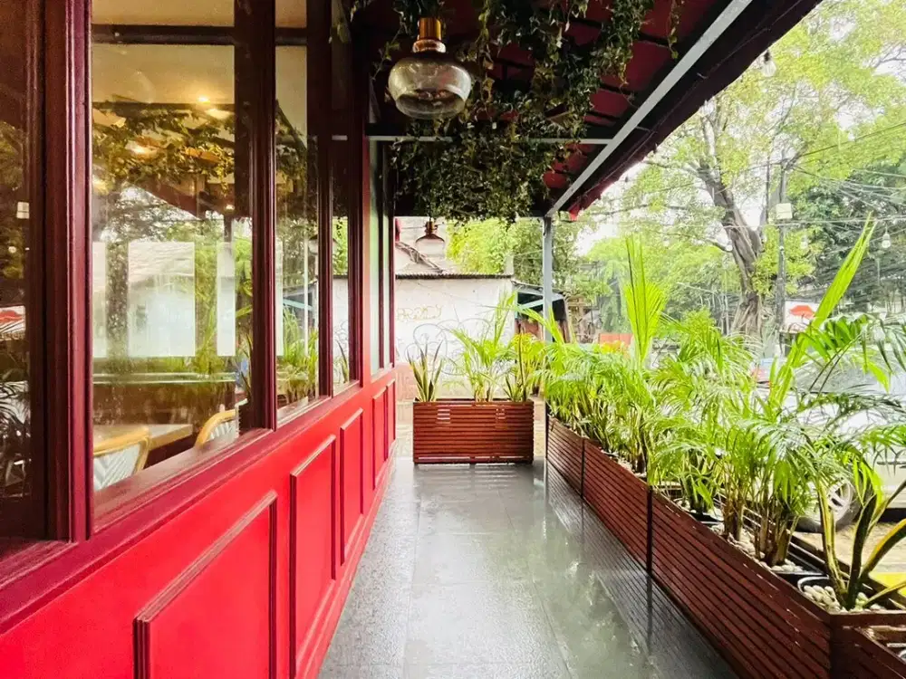 Gedung Komersial 3 Lantai Dekat Kawasan Kemang Jakarta Selatan