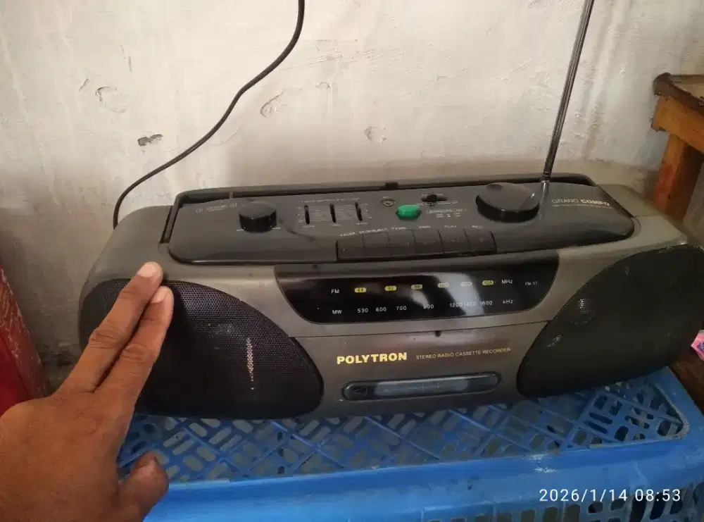 Radio kaset polytron