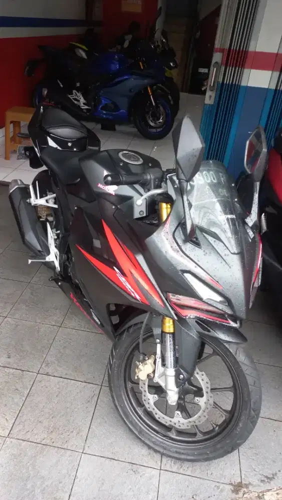 CBR 150R DIJUAL CASH ATAU KREDIT