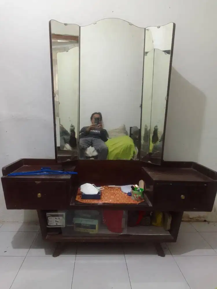 Lemari Rias Jati Antik