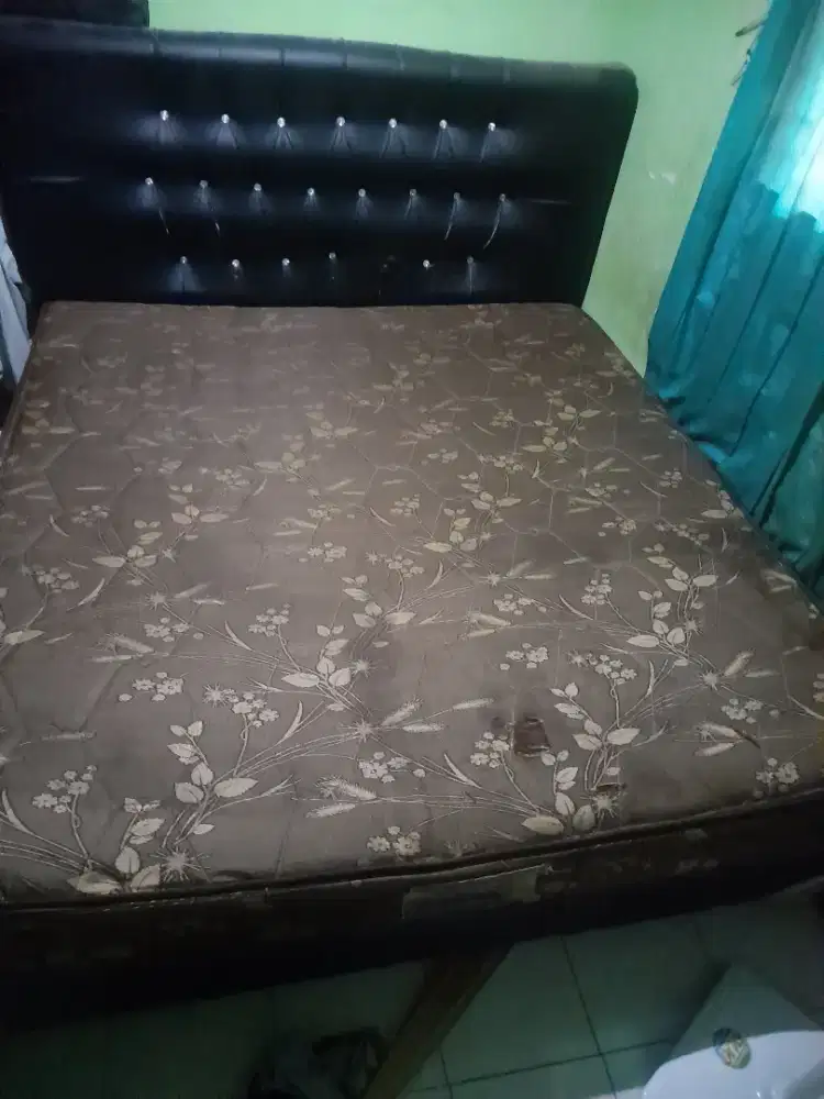 Jual tempat tidur + kasur springbed merk guhdo ukuran 180 × 200