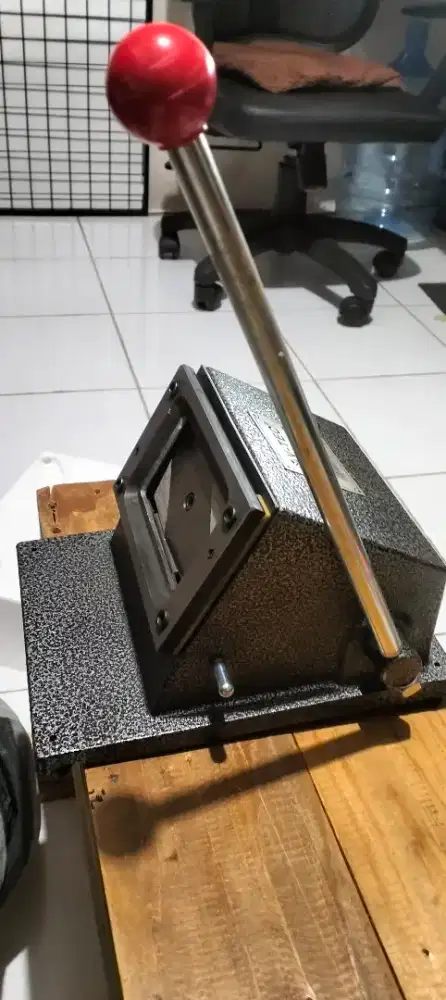 Mesin plong id card pemotong