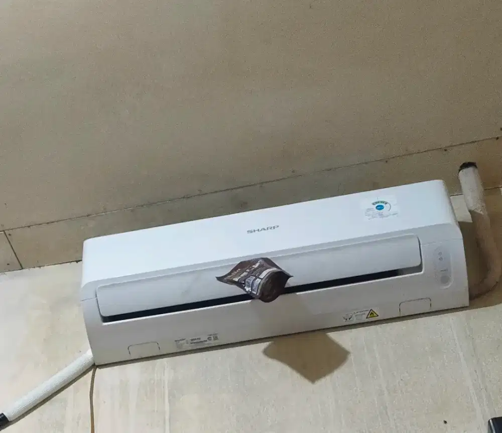 AC SHARP 1/2 LENGKAP MULUS