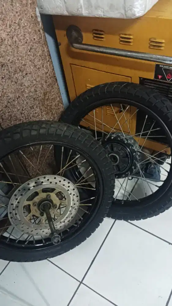 Velek 1set RK king/all Yamaha depan belakang+ban+piringan.370rb