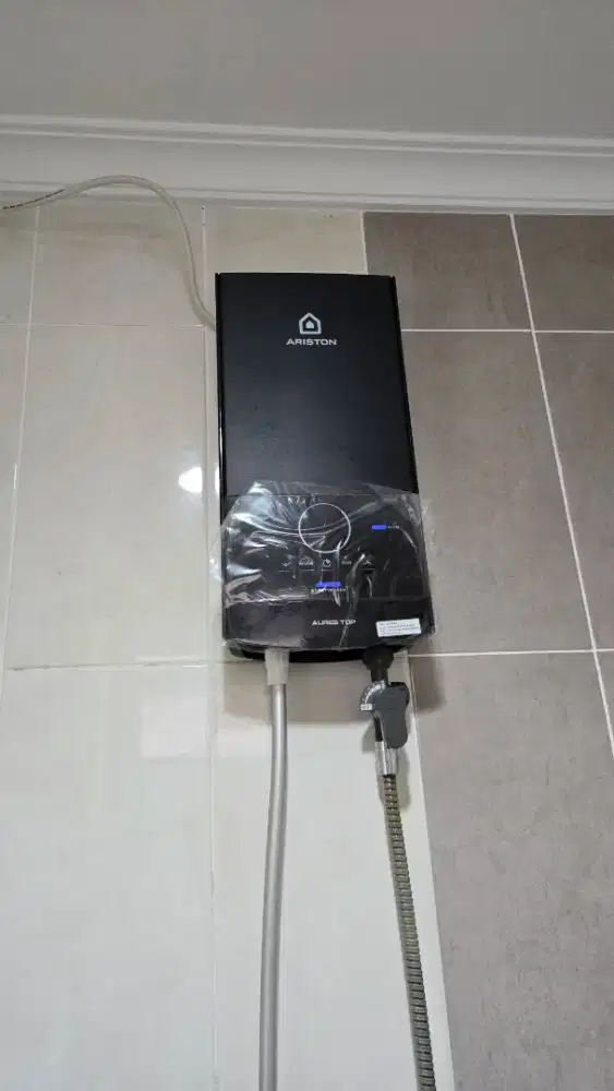 Ariston instant water heater Aures Top 2400watt masih garansi