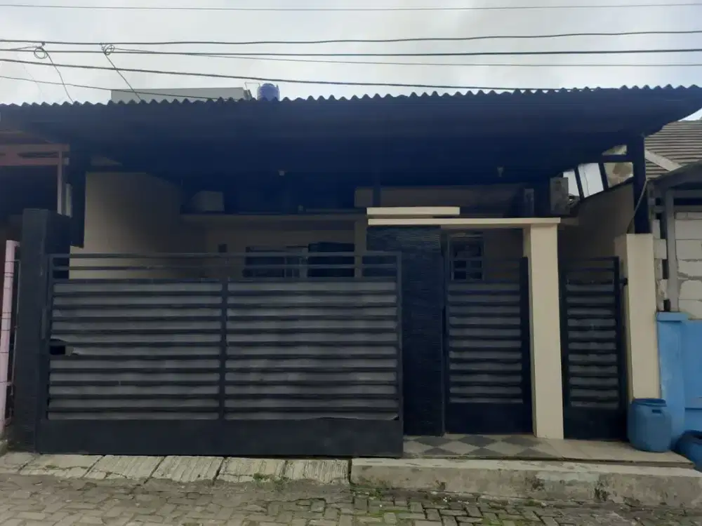 Dijual Cepat Rumah Sudah Renovasi Lantai Full Granit di Bukit Hijau Karawaci