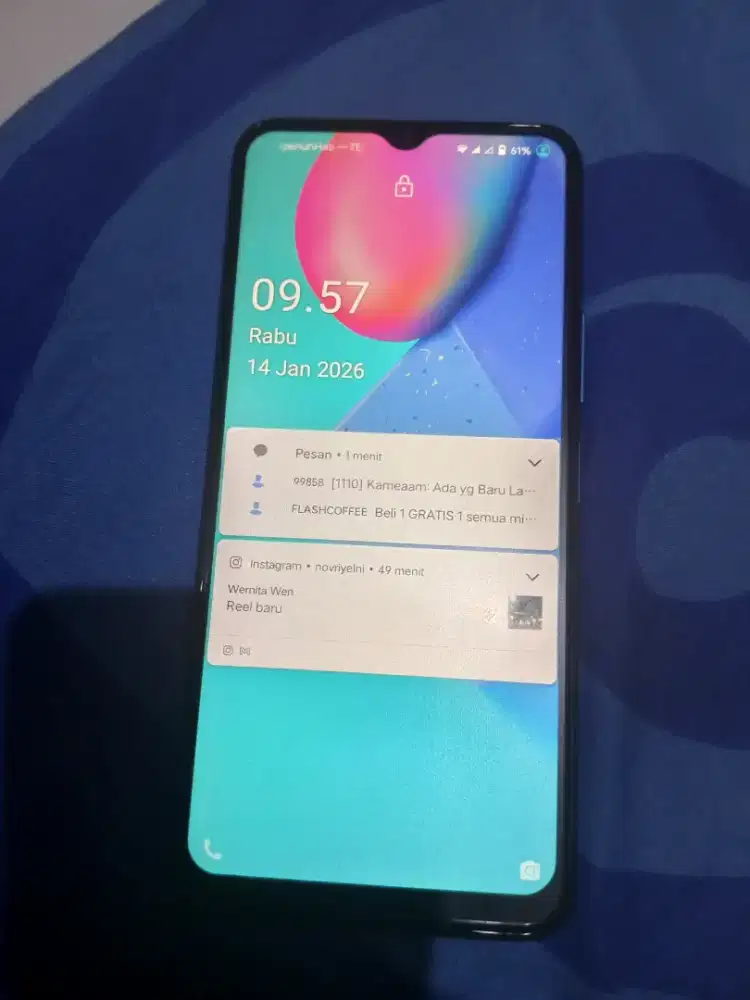 Vivo y 20 RAM 4/64 warna biru metalik