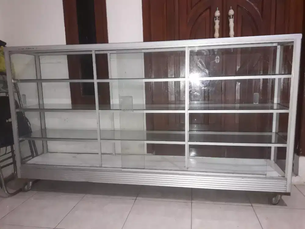Etalase besar ukuran 2m.mls no minus