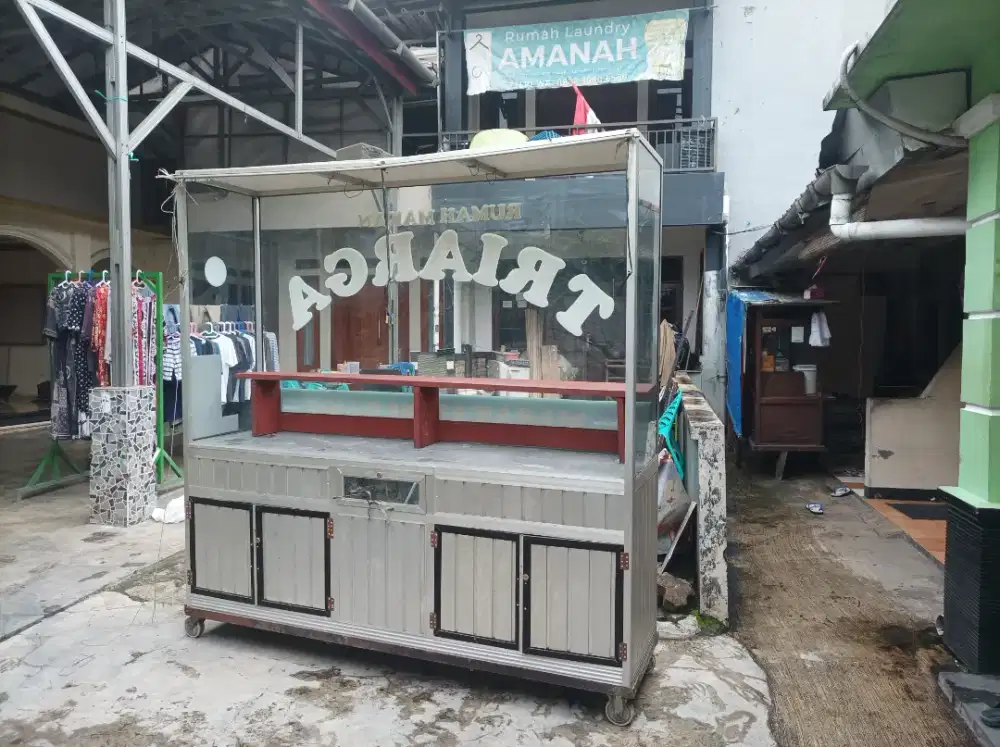 Etalase bekas nasi padang