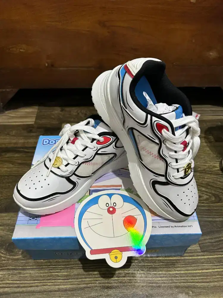Sepatu X Doraemon size 41