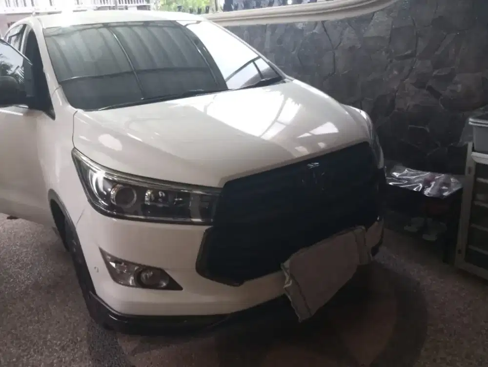 Toyota Innova 2.4 Venturer AT 2018