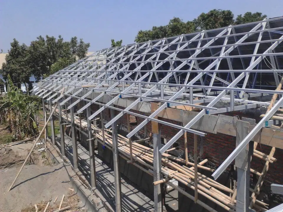 Pemasangan Baja Ringan Utk Renovasi Bongkar Atap Lapuk AREA SOLO