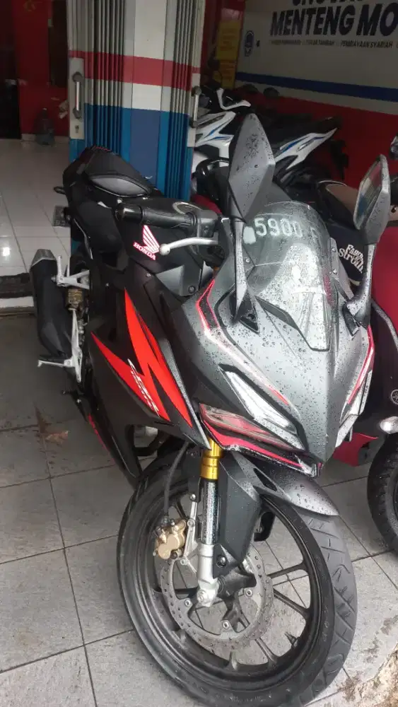 CBR 150R DIJUAL CASH ATAU KREDIT SYARAT KTP&KK