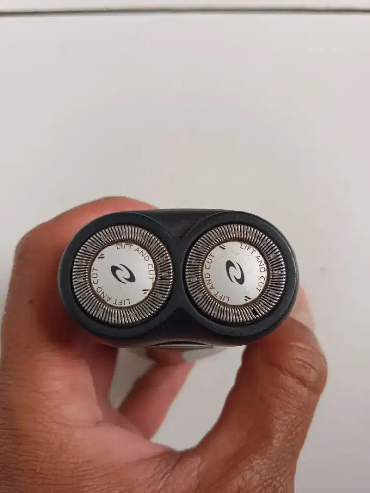 Alat cukur kumis jenggot philips