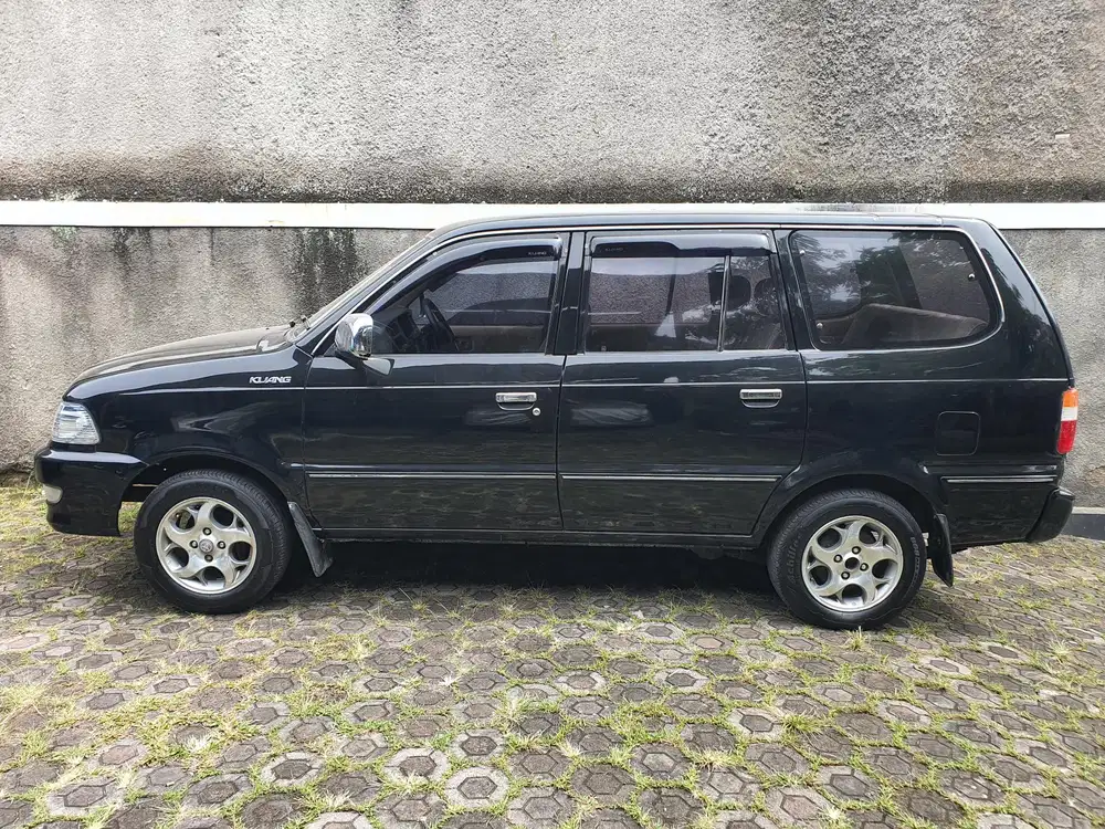 Toyota Kijang LGX 2004 2.0