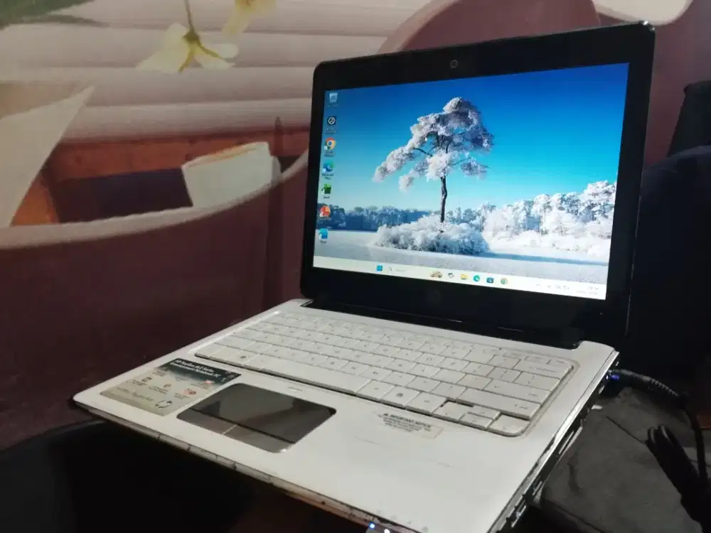 HP Pavilion DV2 AMD Athlon Neo MV-40 Ram 2gb SSD 128gb Putih