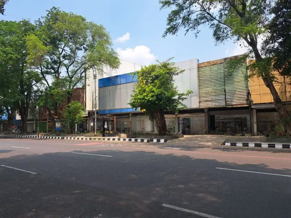 Rumah  Area Komersial Pusat Kota Solo  Jl Slamet Riadi, Hadap Utara