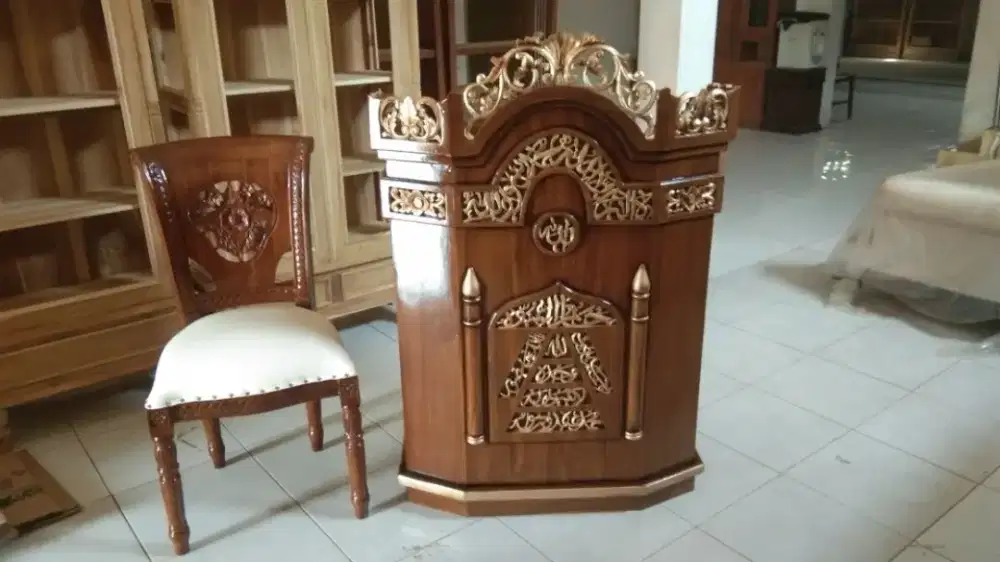 Mimbar kayu jati