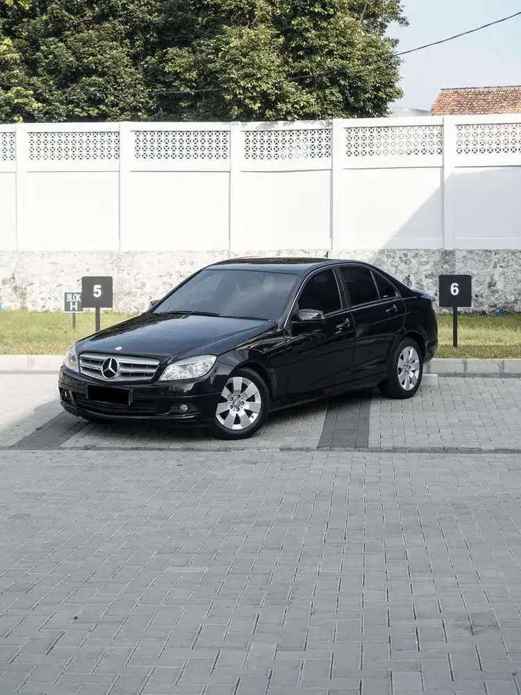 Mercedes-Benz C200 Kompressor CKD 2009 – Hitam