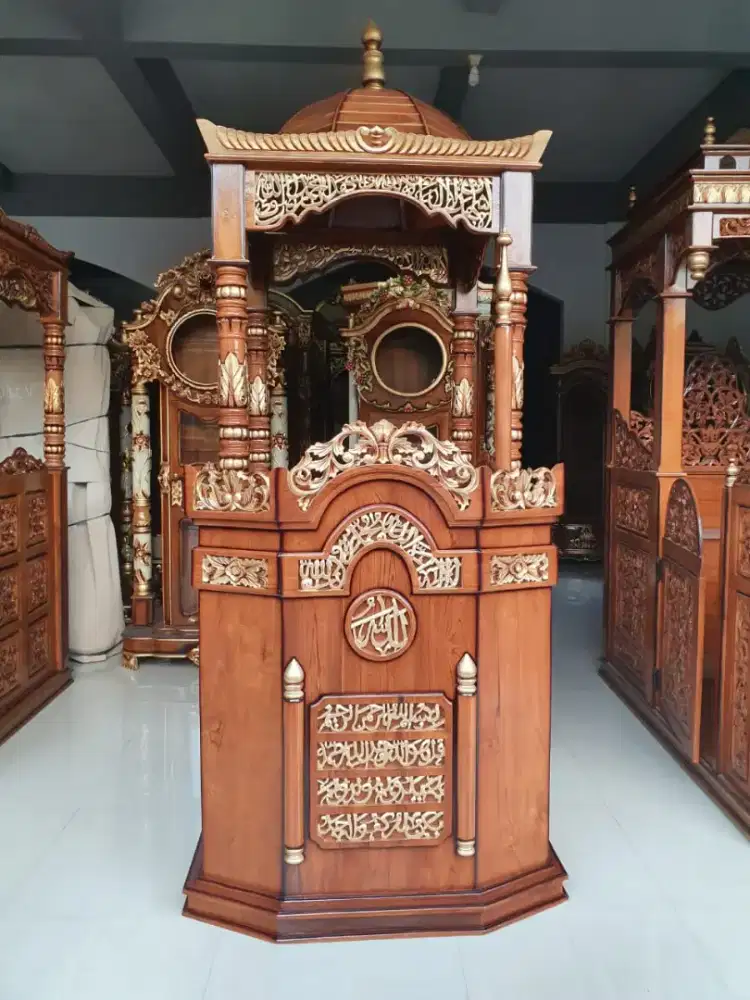 Mimbar kayu jati masjid