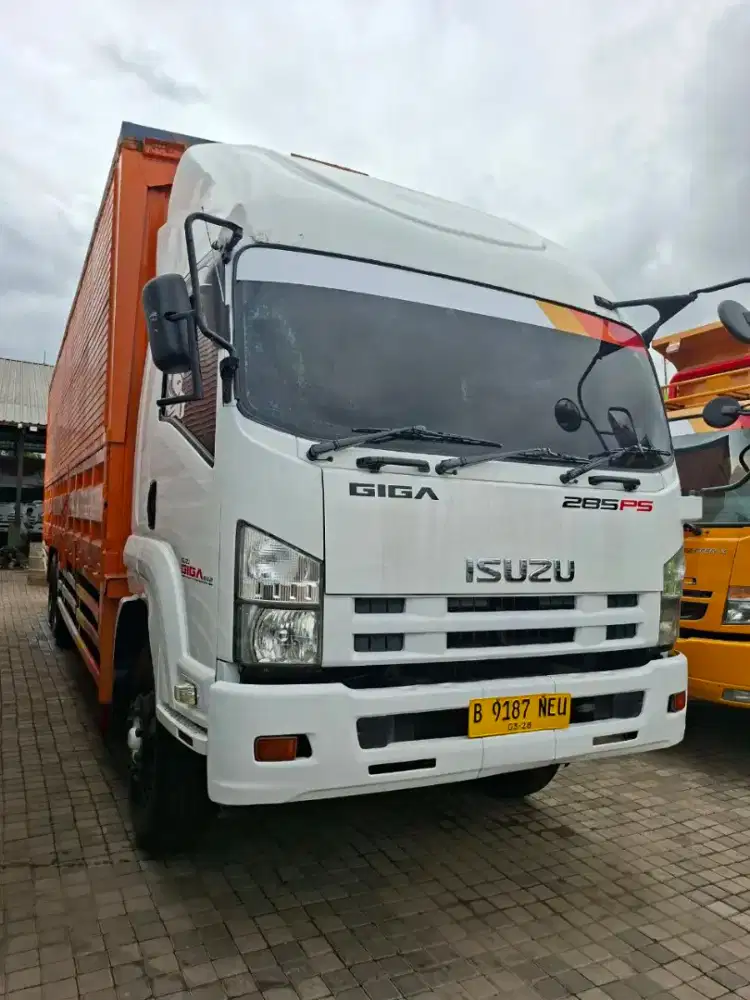 Truk WingBox Isuzu Giga FVM285PS Tronton 6x2 Th. 2018