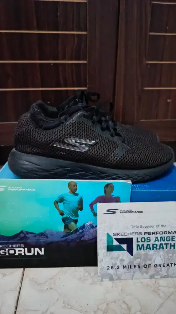 Sepatu running skechers