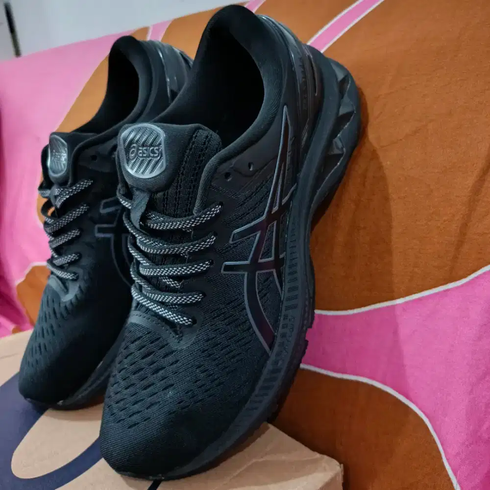 Asics Gel Kayano 27 Fullblack
nett
Size 41