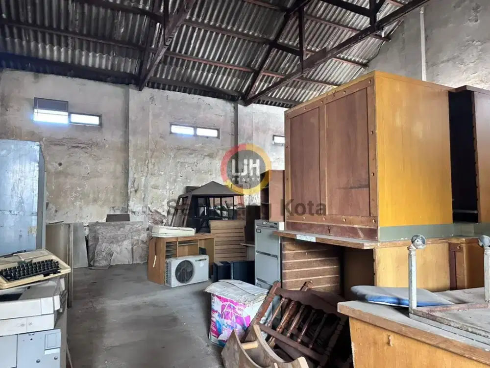 Gudang dan kantor di jalan Karangsaru