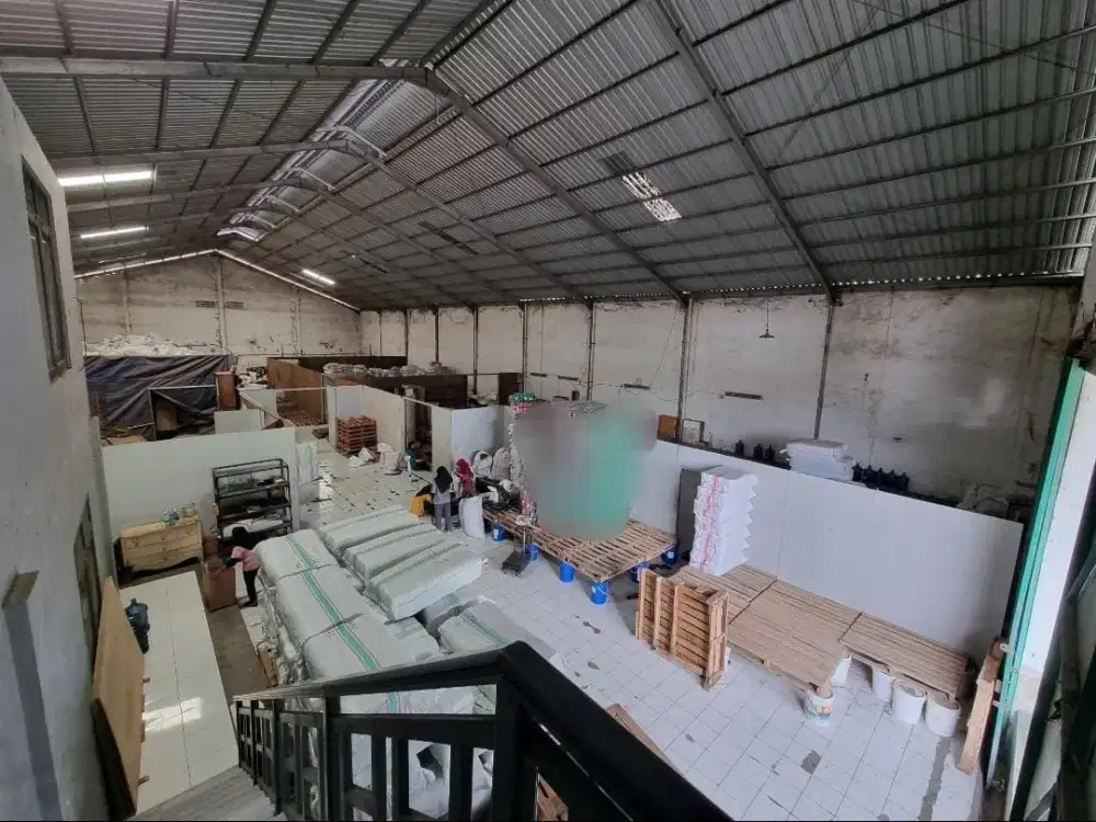 Gudang di daerah Pangkalan Truk