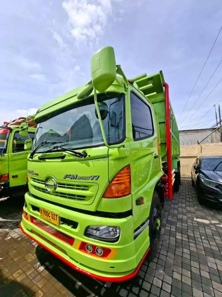 Truk Dump Hino Lohan FM260TI Indeks 24 Tronton 6x4 Th. 2015