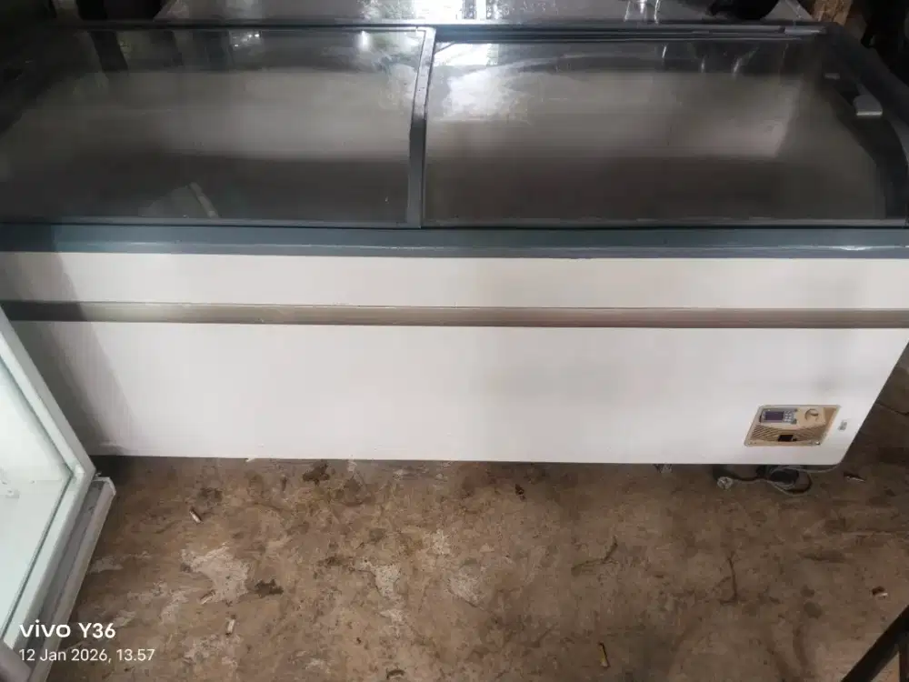 Di jual cepat prizer bok kaca sleding Gea 715L