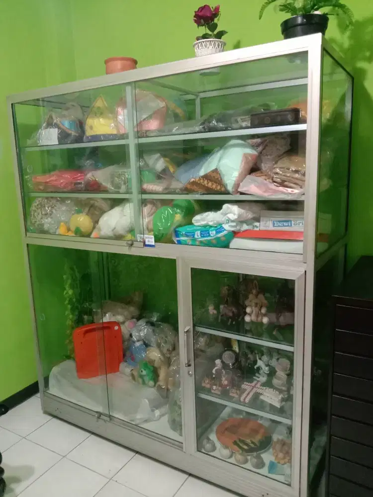Lemari Kaca Besar Obral Cepat Saja