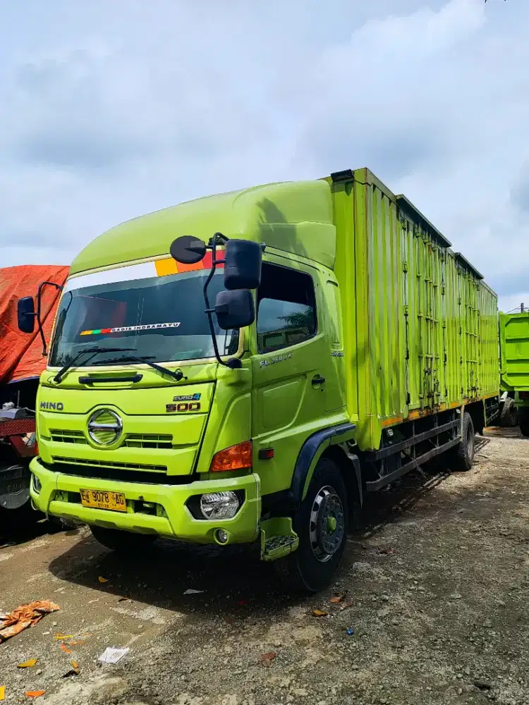 TRUK BOX HINO 500 FL 260 JW, T R10, P : 9,6M, TH. 2022 & 2023